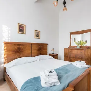Le Grazie In Superb Location Apartamento